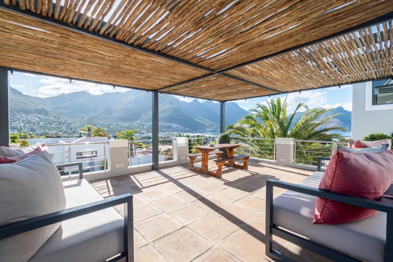 Hout & About Guest House Hout Bay Esterno foto