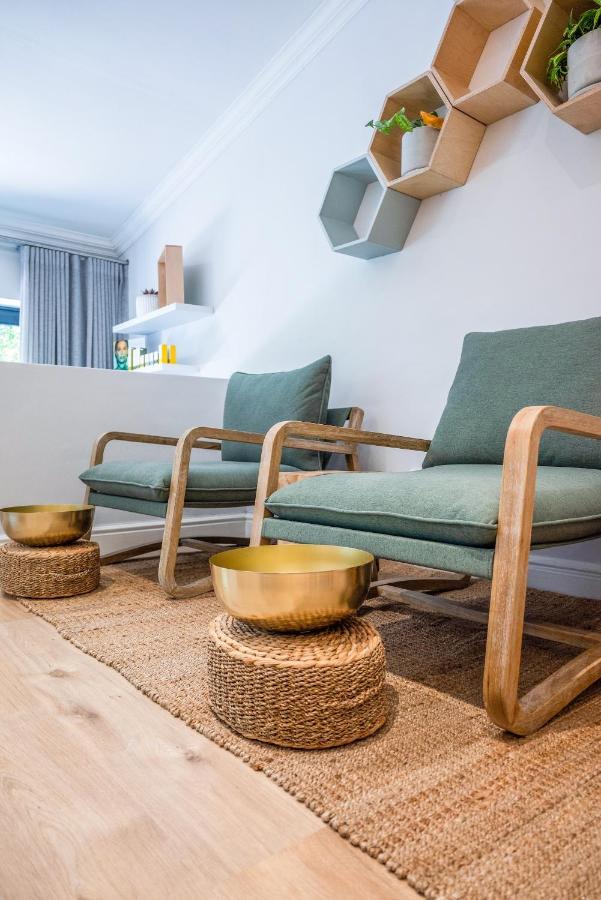 Hout & About Guest House Hout Bay Esterno foto