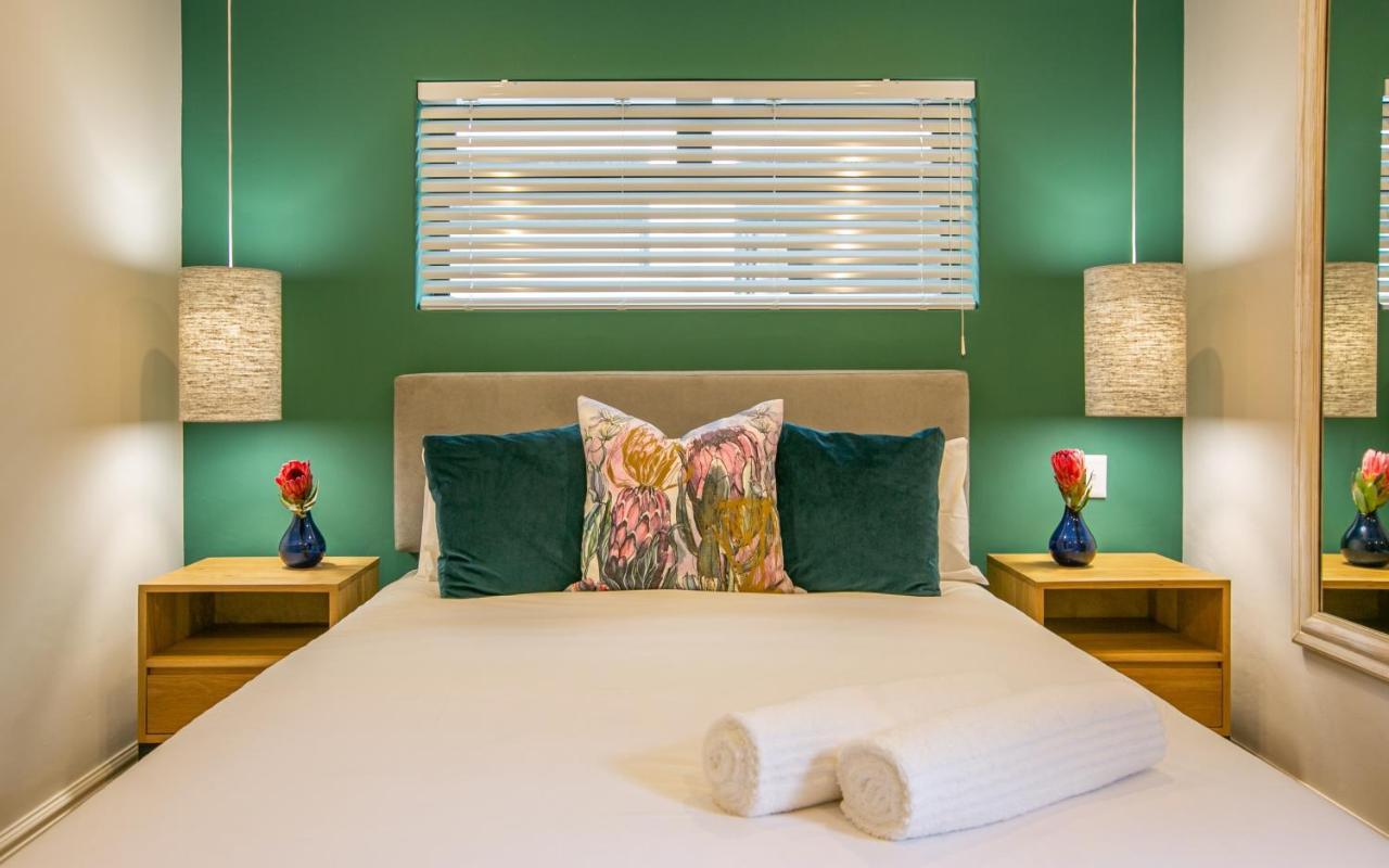 Hout & About Guest House Hout Bay Esterno foto