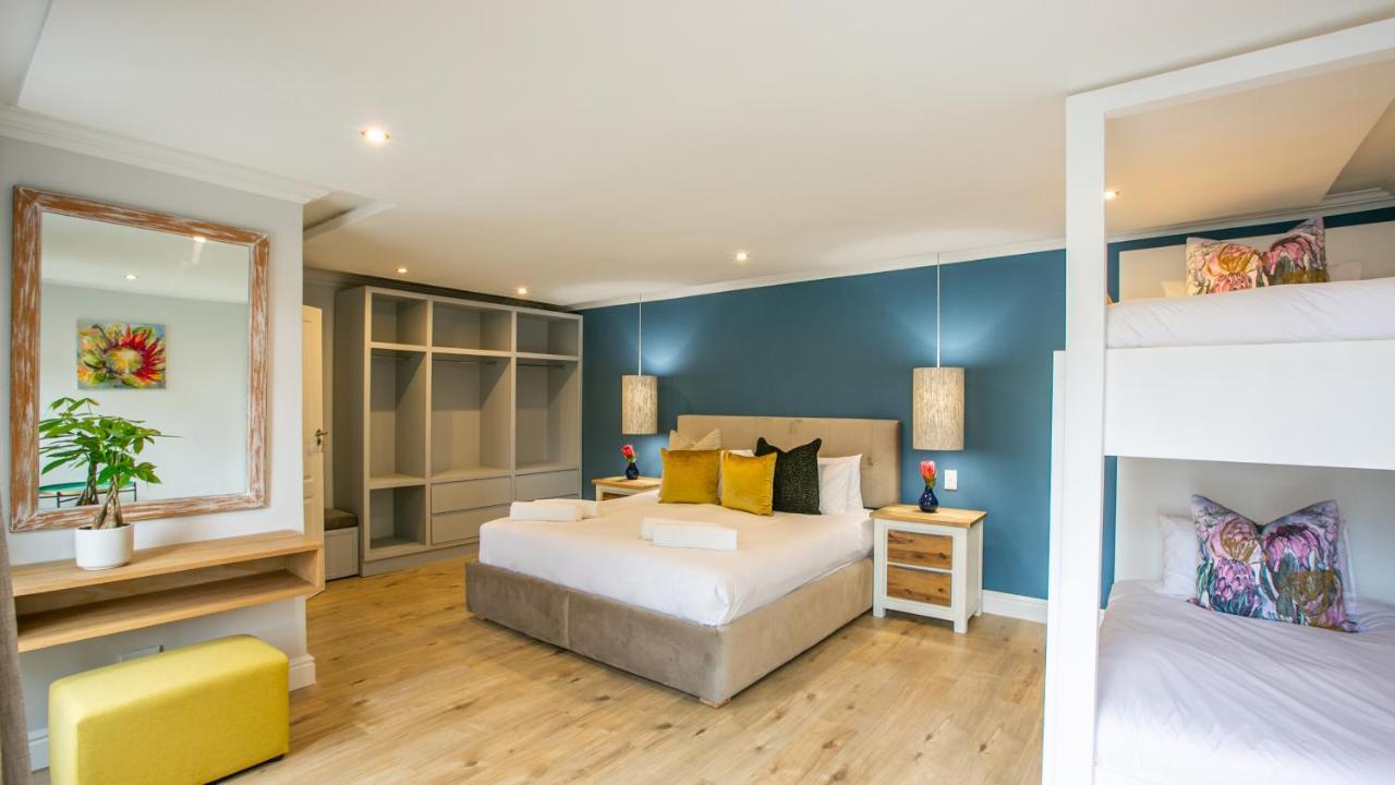 Hout & About Guest House Hout Bay Esterno foto