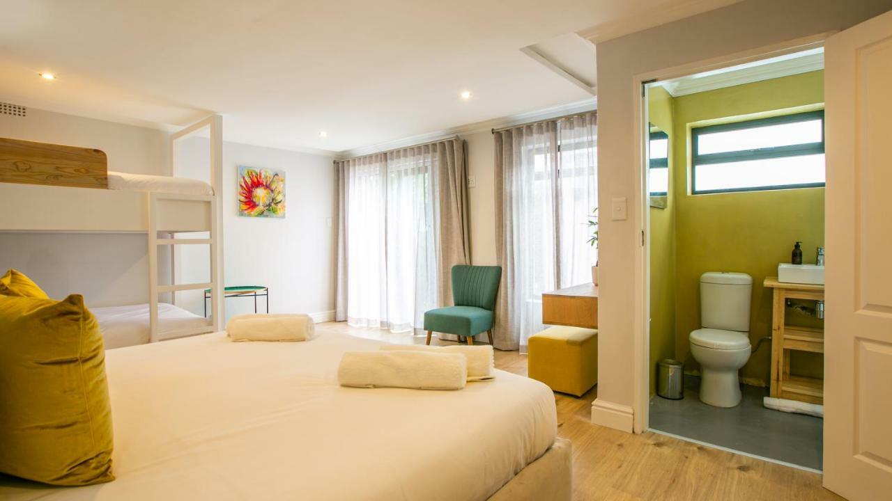 Hout & About Guest House Hout Bay Esterno foto
