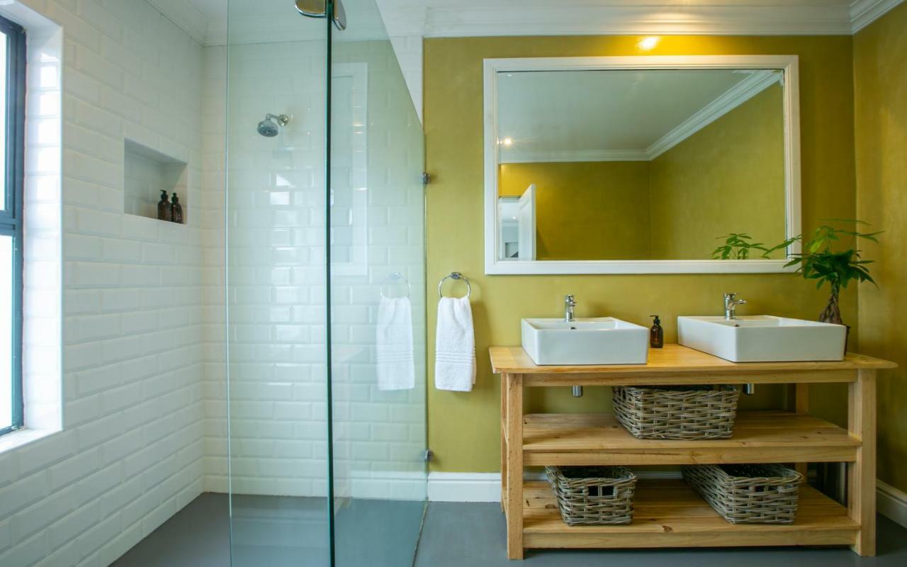 Hout & About Guest House Hout Bay Esterno foto