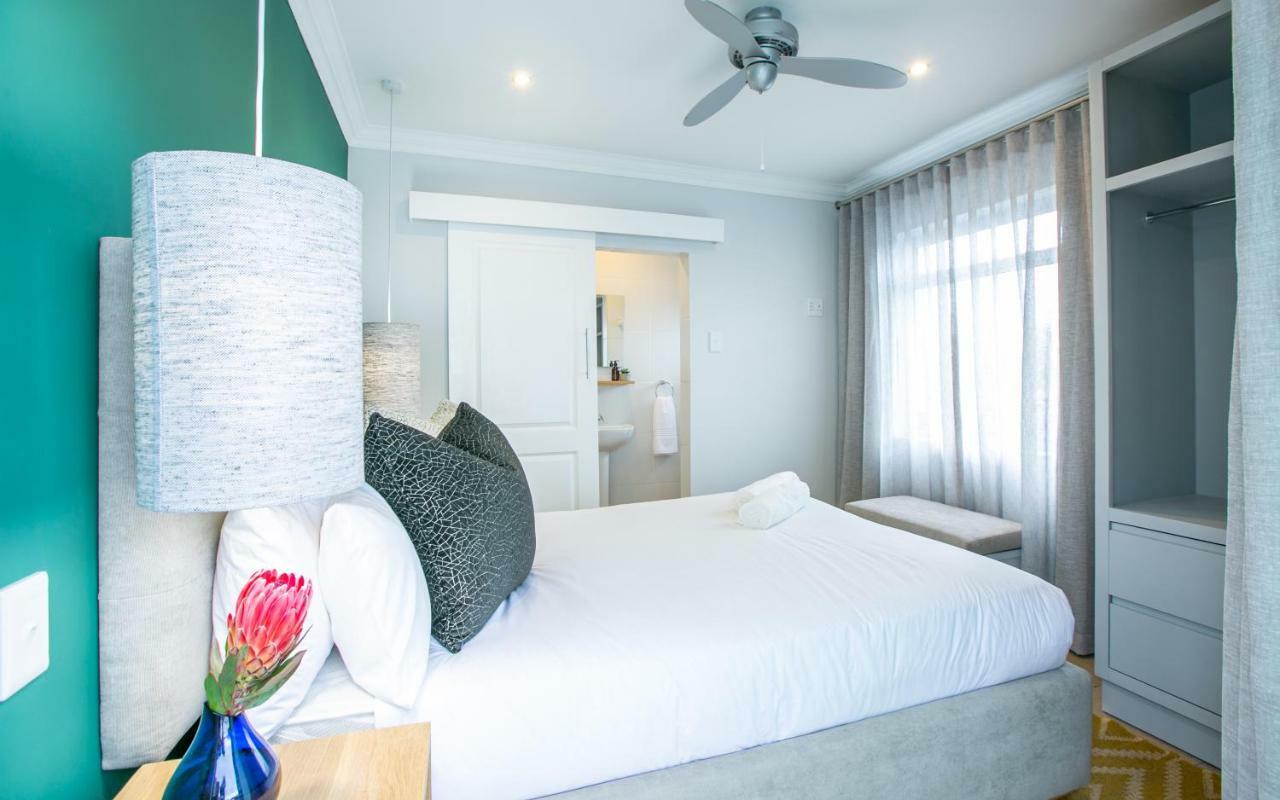 Hout & About Guest House Hout Bay Esterno foto