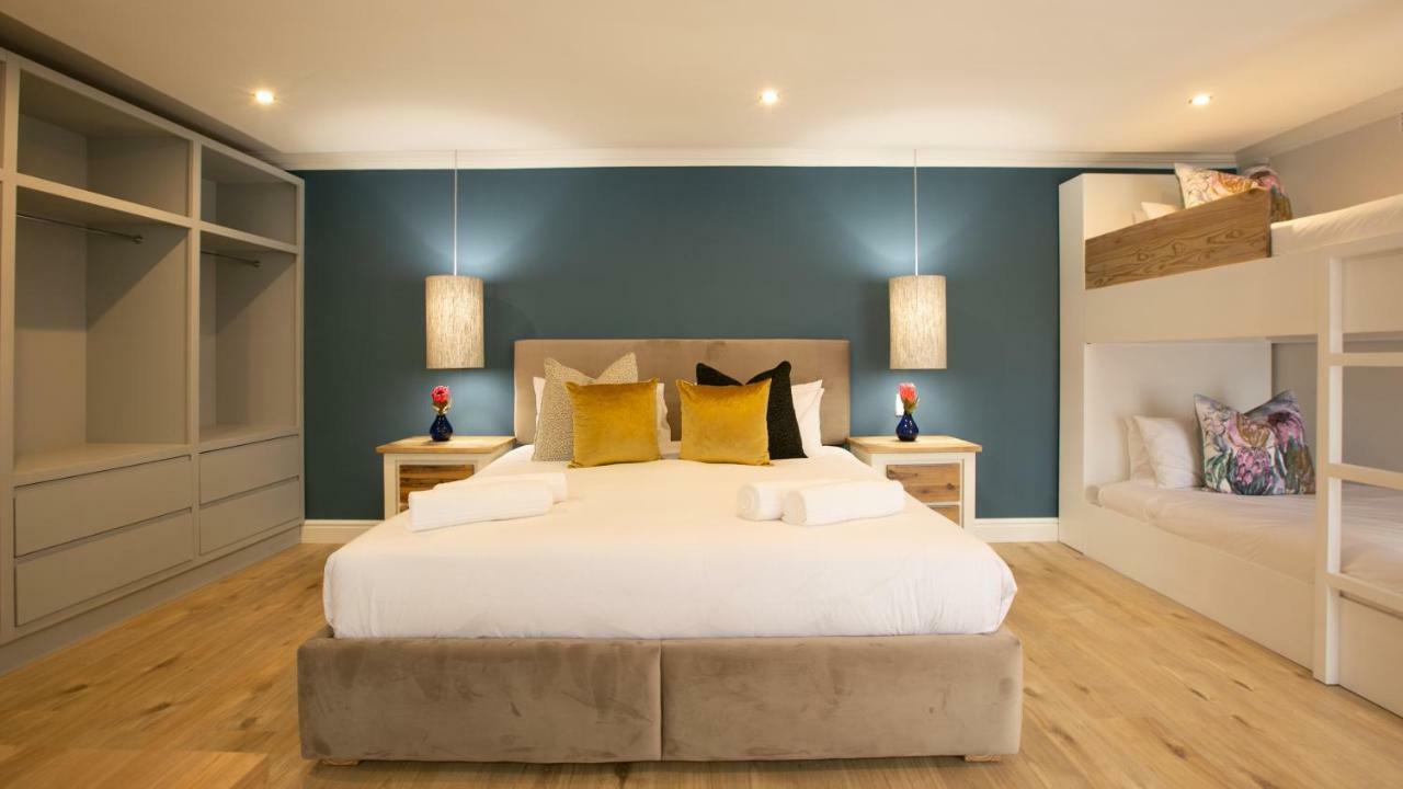 Hout & About Guest House Hout Bay Esterno foto