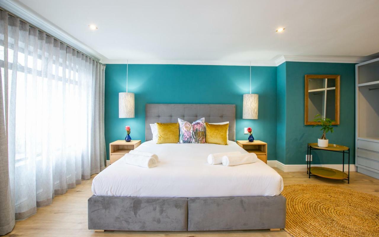 Hout & About Guest House Hout Bay Esterno foto