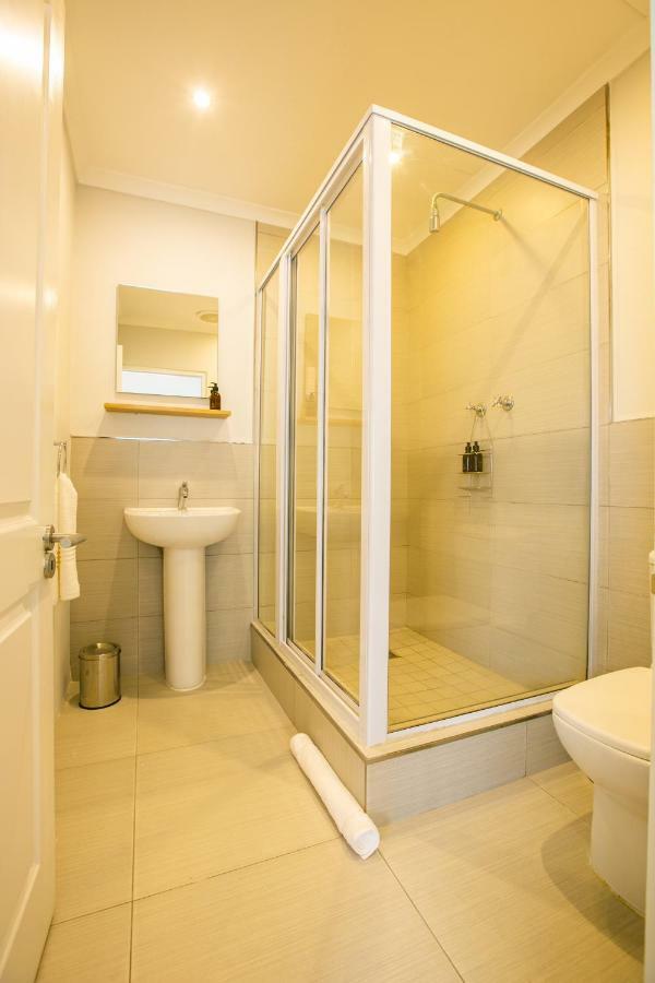 Hout & About Guest House Hout Bay Esterno foto